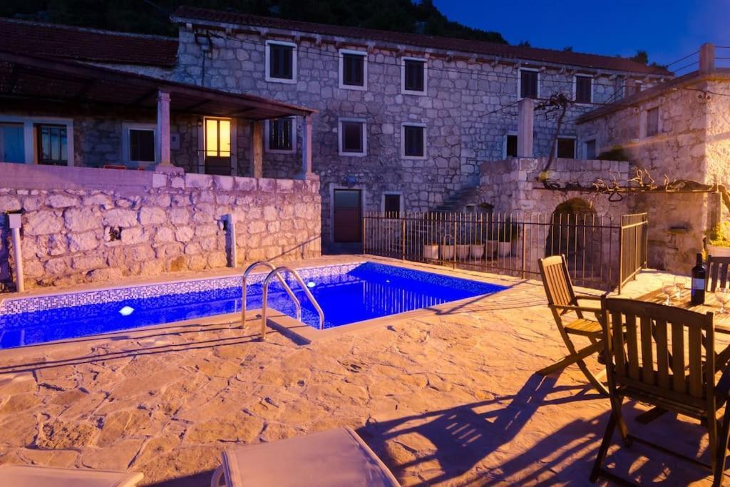 Private Pool Villa - Meditteranean Peace سلانو المظهر الخارجي الصورة