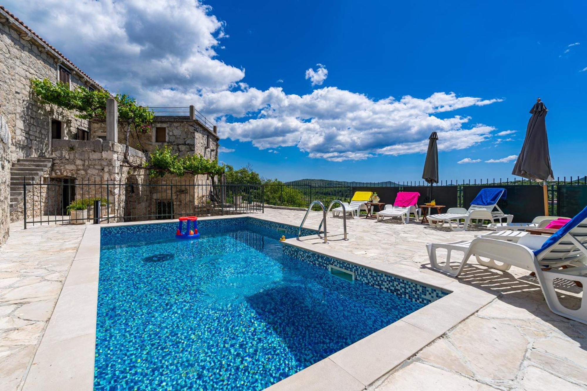 Private Pool Villa - Meditteranean Peace سلانو المظهر الخارجي الصورة