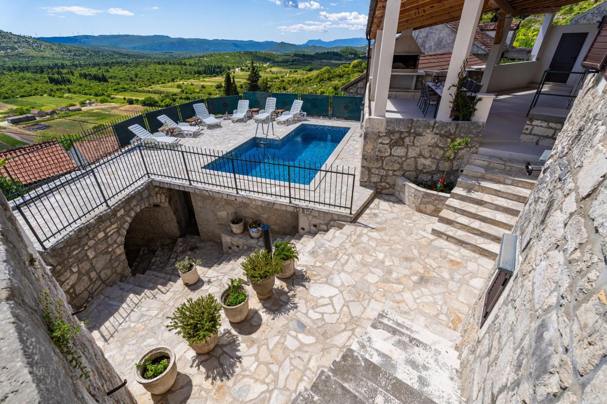Private Pool Villa - Meditteranean Peace سلانو المظهر الخارجي الصورة