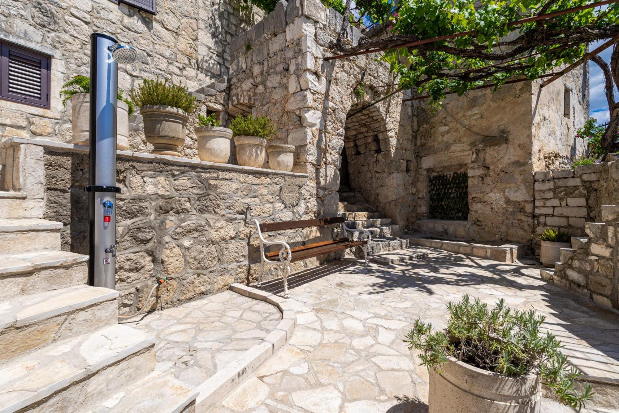 Private Pool Villa - Meditteranean Peace سلانو المظهر الخارجي الصورة