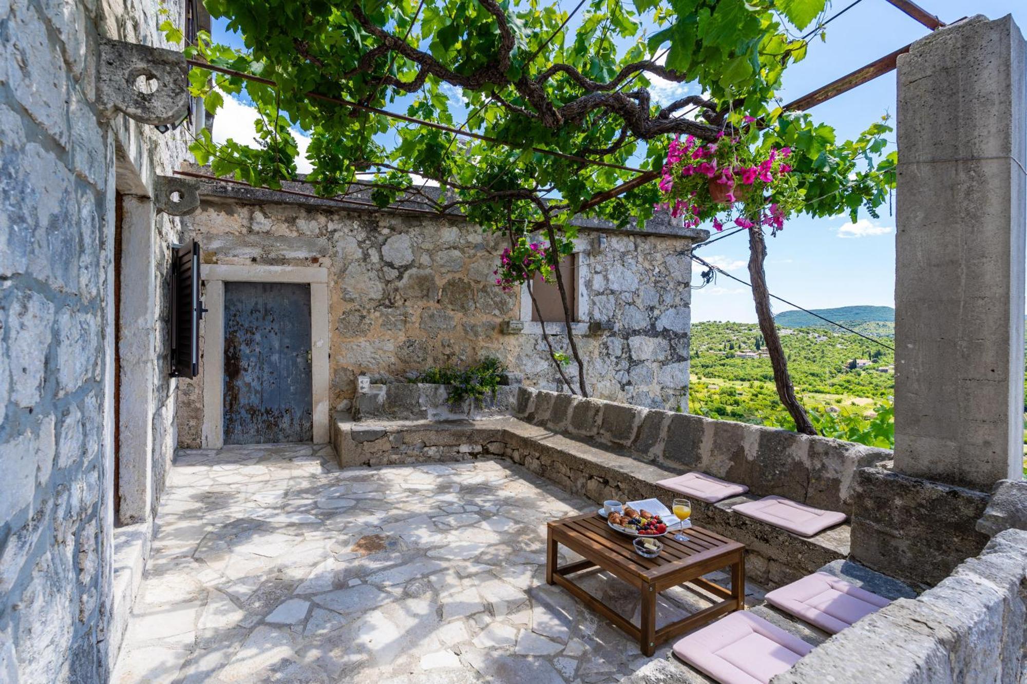 Private Pool Villa - Meditteranean Peace سلانو المظهر الخارجي الصورة