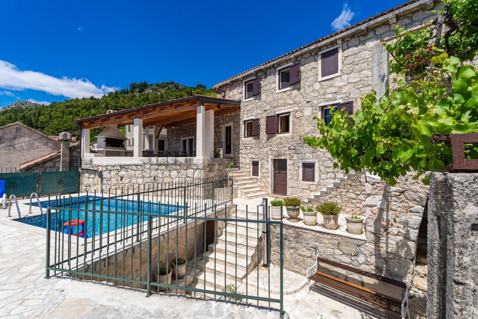 Private Pool Villa - Meditteranean Peace سلانو المظهر الخارجي الصورة