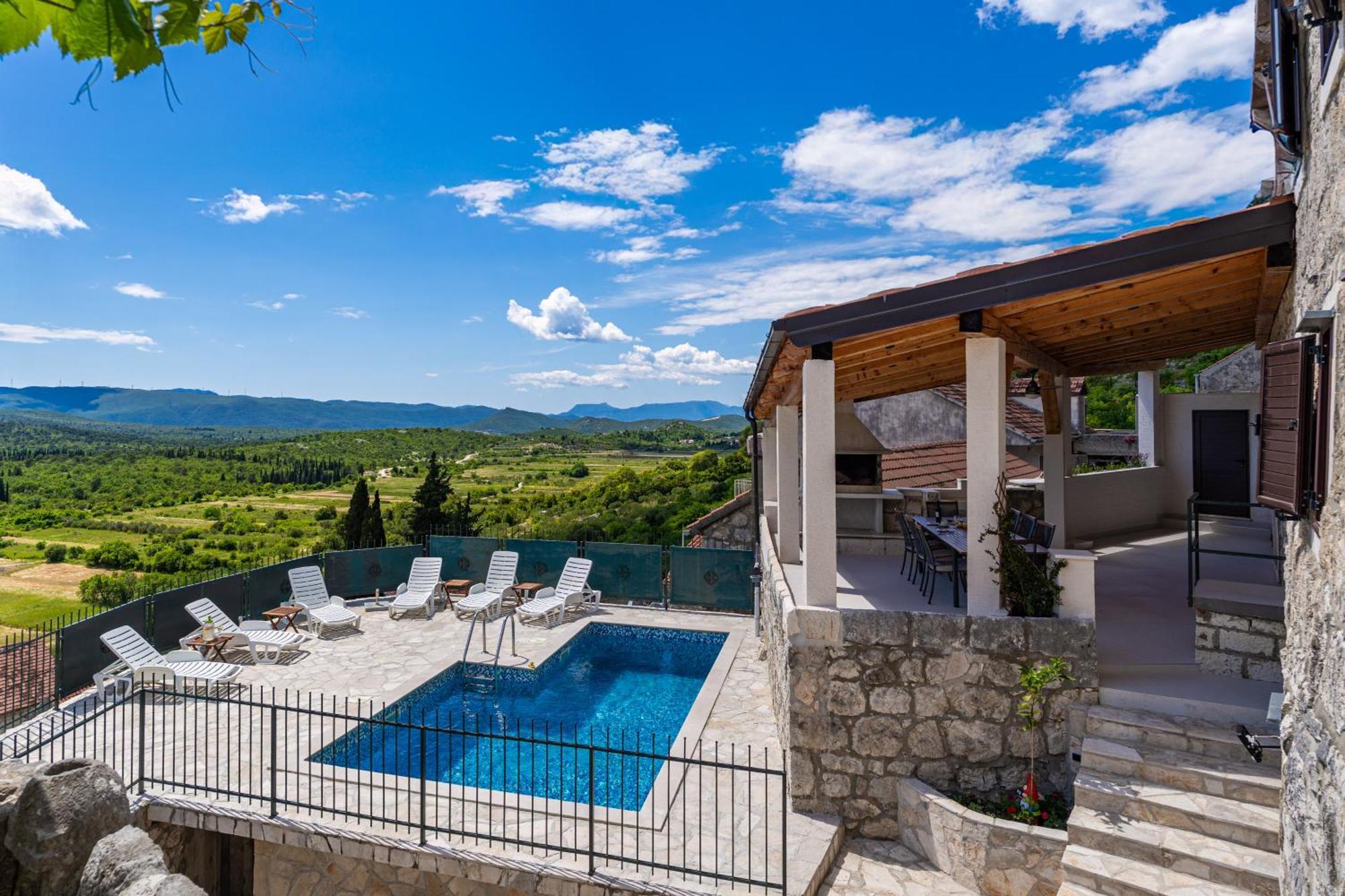 Private Pool Villa - Meditteranean Peace سلانو المظهر الخارجي الصورة