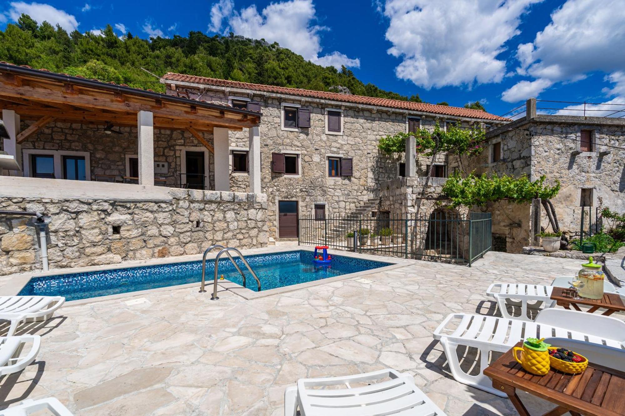 Private Pool Villa - Meditteranean Peace سلانو المظهر الخارجي الصورة
